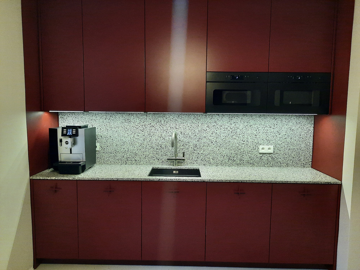 TechniStone Taurus Terazzo White