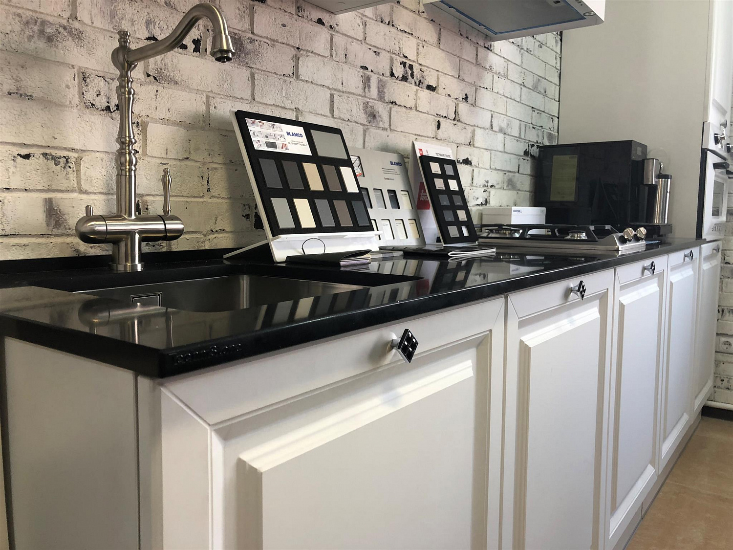 TechniStone Brilliant Black