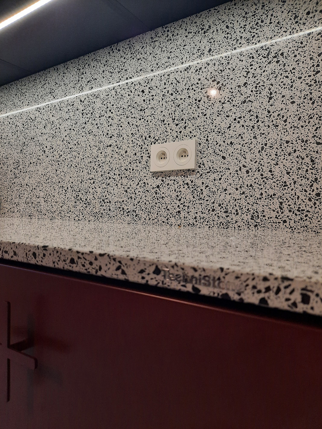 TechniStone Taurus Terazzo White