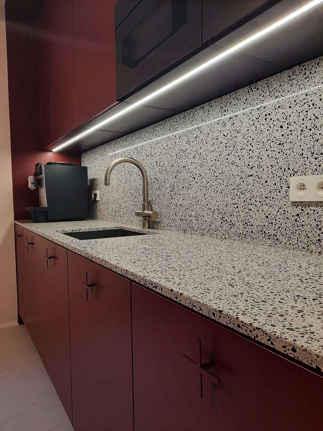 TechniStone Taurus Terazzo White