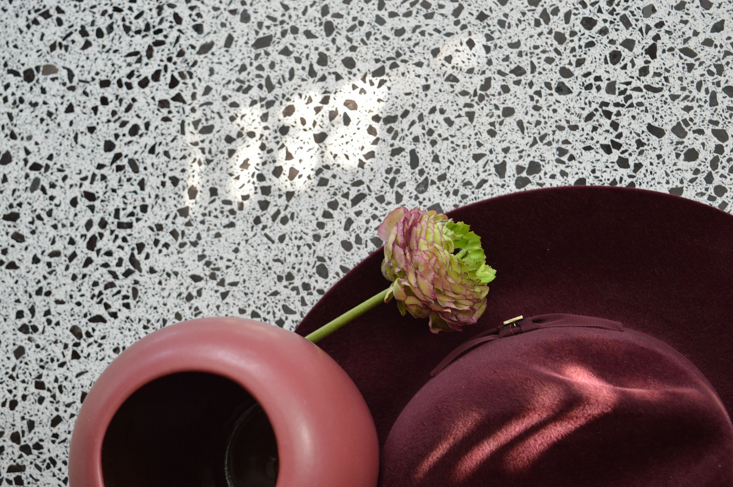 TechniStone Taurus Terazzo White
