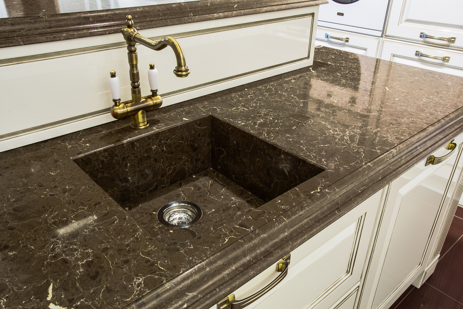 Vicostone Dark Emperador BQ 8560